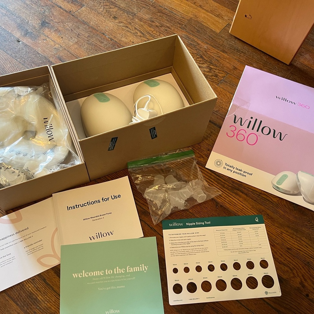 Willow 360 Breast Pump in White and Teal